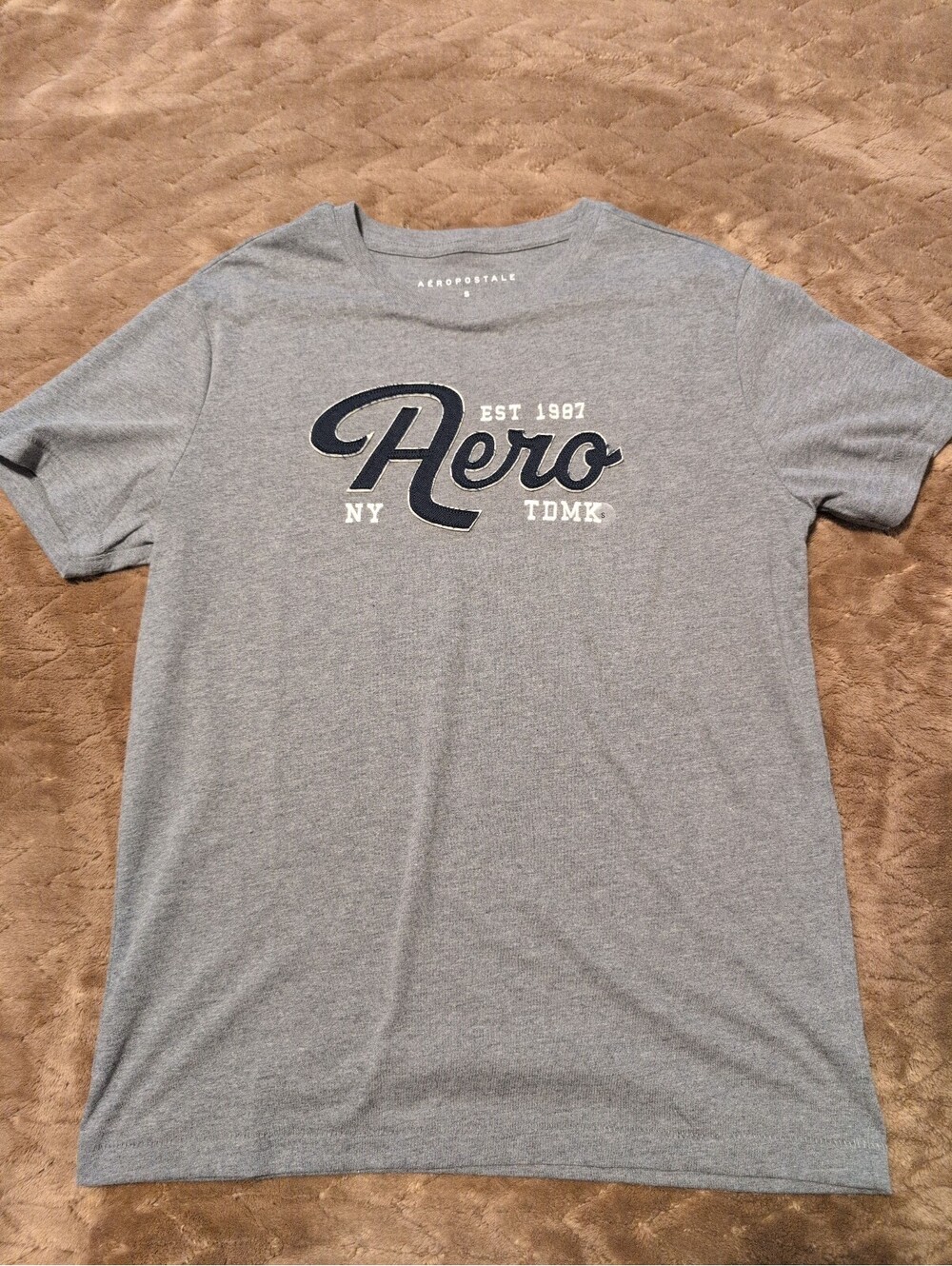 Aeropostale Gray Graphic T-Shirt Size Small